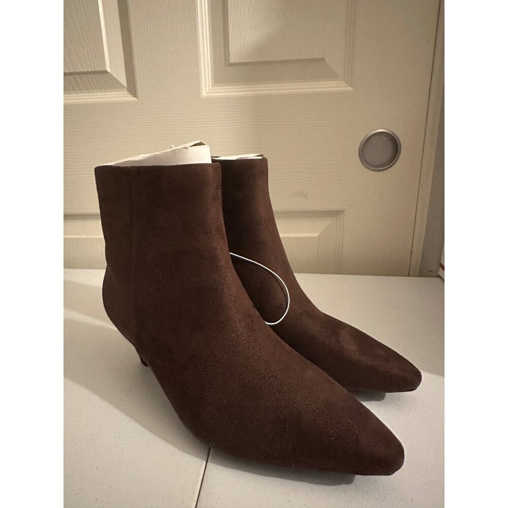 Universal Thread Women’s Taylor Kitten Heel Ankle Boots Dark Brown size 8 NWT - Picture 2 of 8
